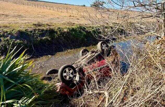 Florida Man Rescues Mother and 3 Children After Jeep Flips Into Canal florida canal rescue