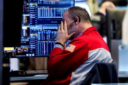 Wall Street Gains on Iran Outreach Report, Oil Stability