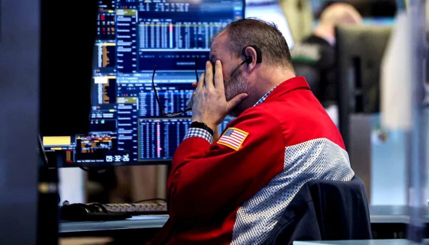 Wall Street Gains on Iran Outreach Report, Oil Stability