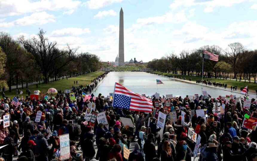 No Kings Protests Sweep US Cities Amid Trump Policy Backlash