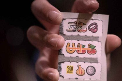 Minnesota payroll manager charged with federal wire fraud. Allegedly stole over $1.2 million through payroll manipulation