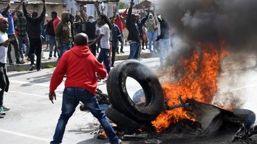 Xenophobia: South Africa Rebukes Ghana Over Evacuation Claims, Threatens Legal Response