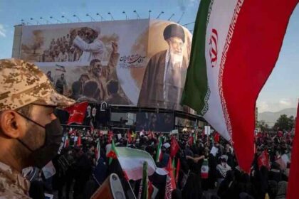 US Bombs Iranian Island as Tehran Threatens to Block Global Energy Routes 1